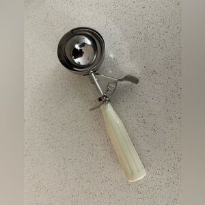NSF stainless steel ice cream scoop made in Japan white handle